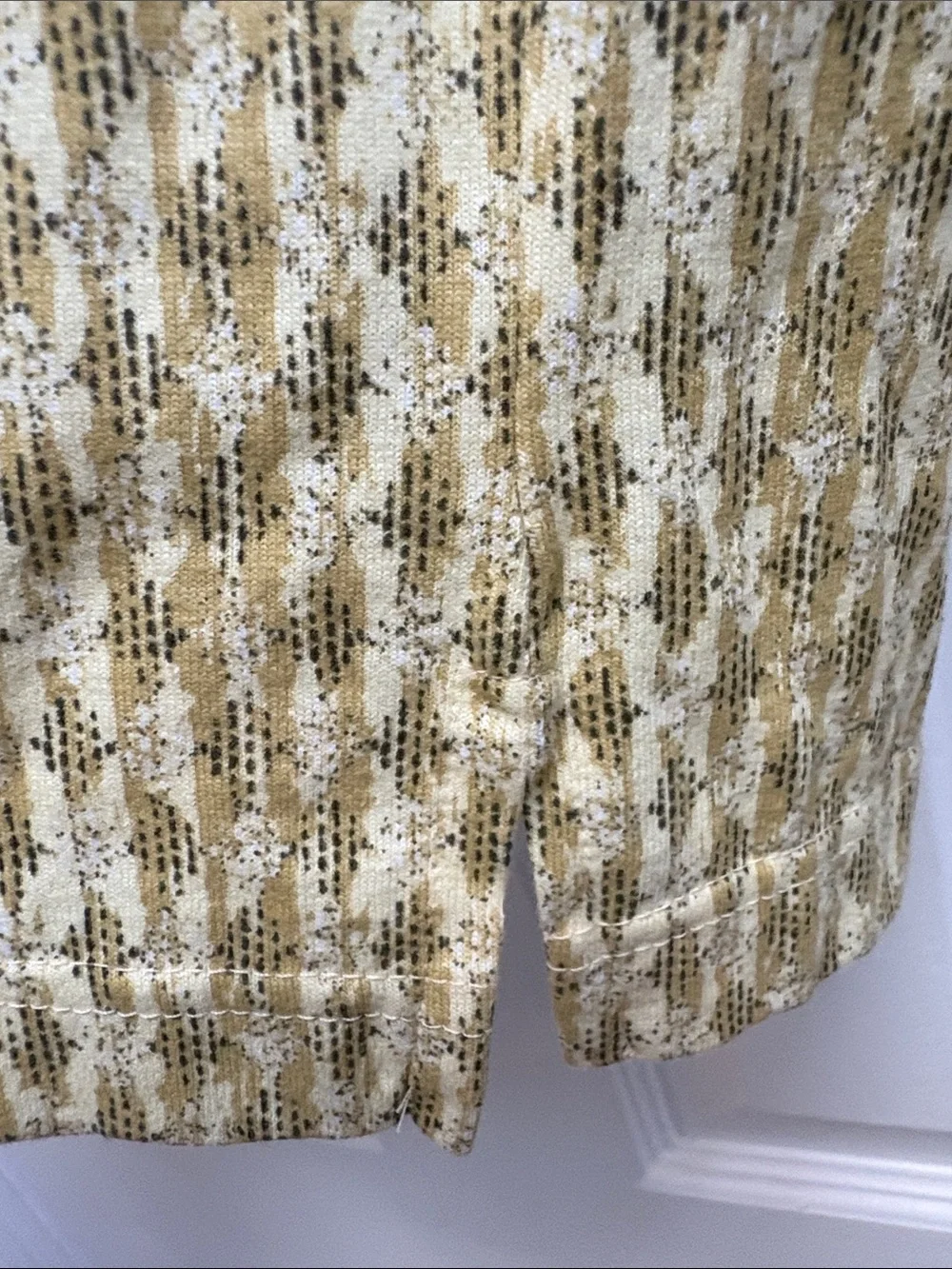 Vintage Farah Men's 100% Cotton Mustard Patterned Polo with Tan Collar Size M !!